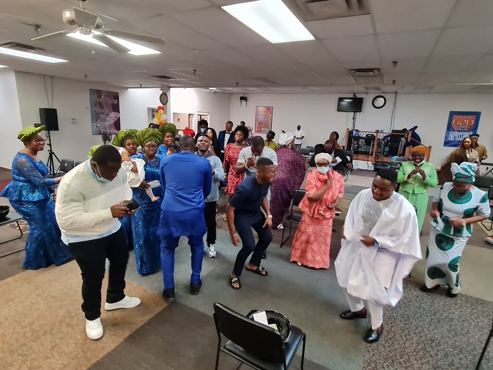 MFM Fort Wayne congregation worshipping together